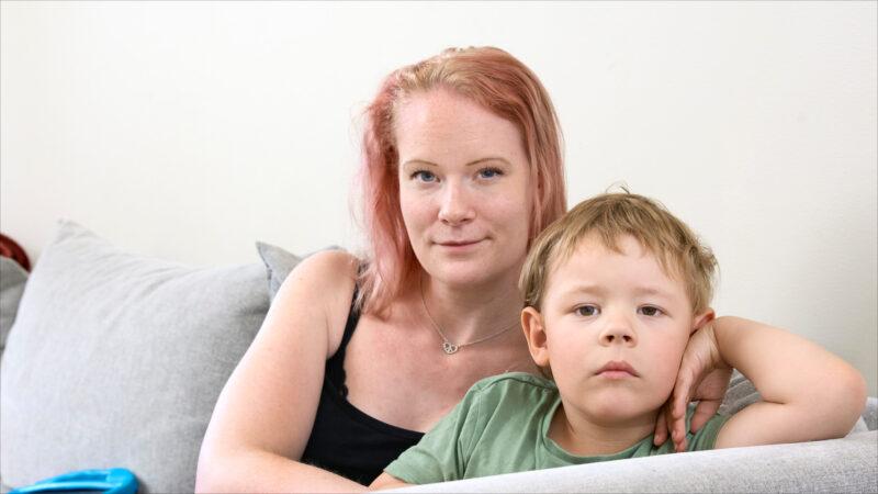 Bild på Caroline och sonen Vidar.