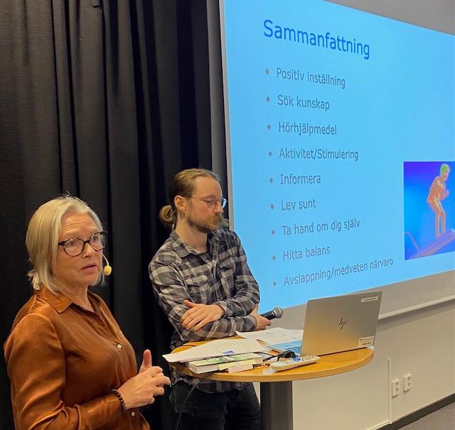 Audionomer Maria Olovsson och Petter Pettersson iformerar.