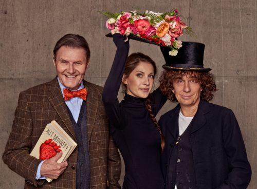 KUND : STADSTEATERN 
AD: Lotta Fristorp Nina Hillebjörk Johan Öster 
FOTOGRAF: Carl Bengtsson / Skarp Agent 
FOTOGRAFAGENT: Torun Alenius / Skarp Agent
FOTO ASSISTENT: Maja Johansson / http://majajohansson.se & Jakob Sandell
POST-PRODUCTION & RETUSCH: Maja Johansson / http://majajohansson.se
HÅR & MAKE: Oscar Svensson
STYLIST: Ursula Wångander
MEDVERKANDE: Magnus Uggla, Johan Rabaeus, Nina Zanjani