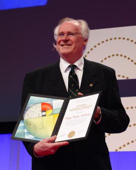 Stora Hörselpriset 2012 gick till en strålande glad professor Helge Rask-Andersen.