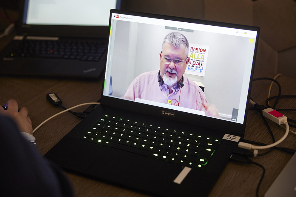 Laptop med bild på HRFs förbundskassör, Jonas Sahlberg.
