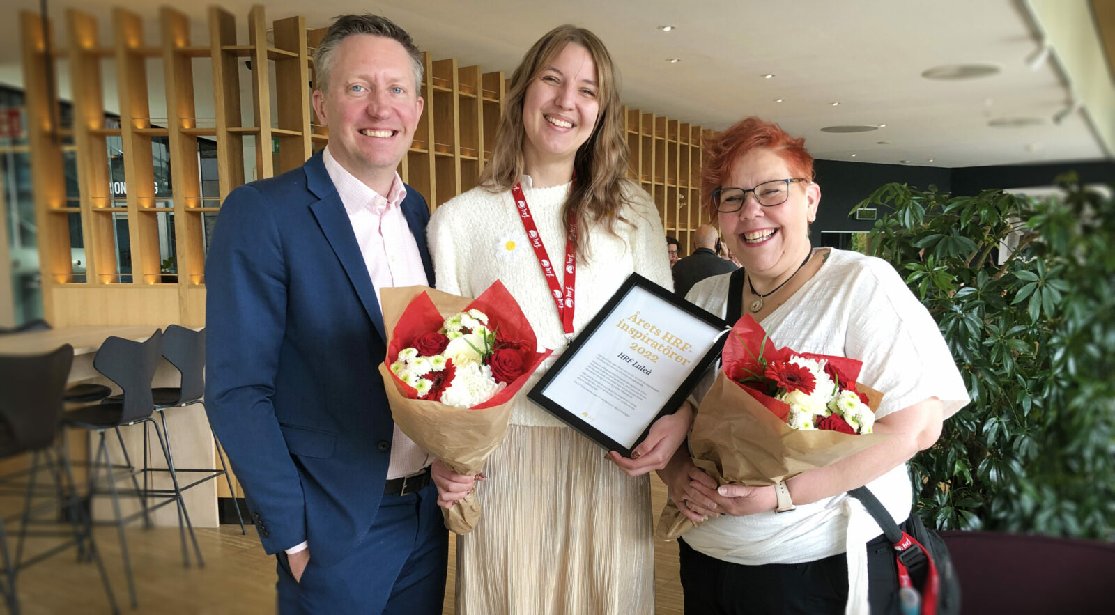 HRFs förbundsordförande Mattias Lundekvam delade ut utmärkelsen Årets HRF-inspiratörer 2022 till HRF Luleås Nina Walloschke (ordförande) och Ritva Tamminen, HRF Norrbotten.