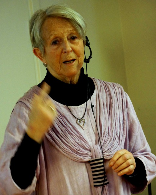 Birgitta Tell föreläser.