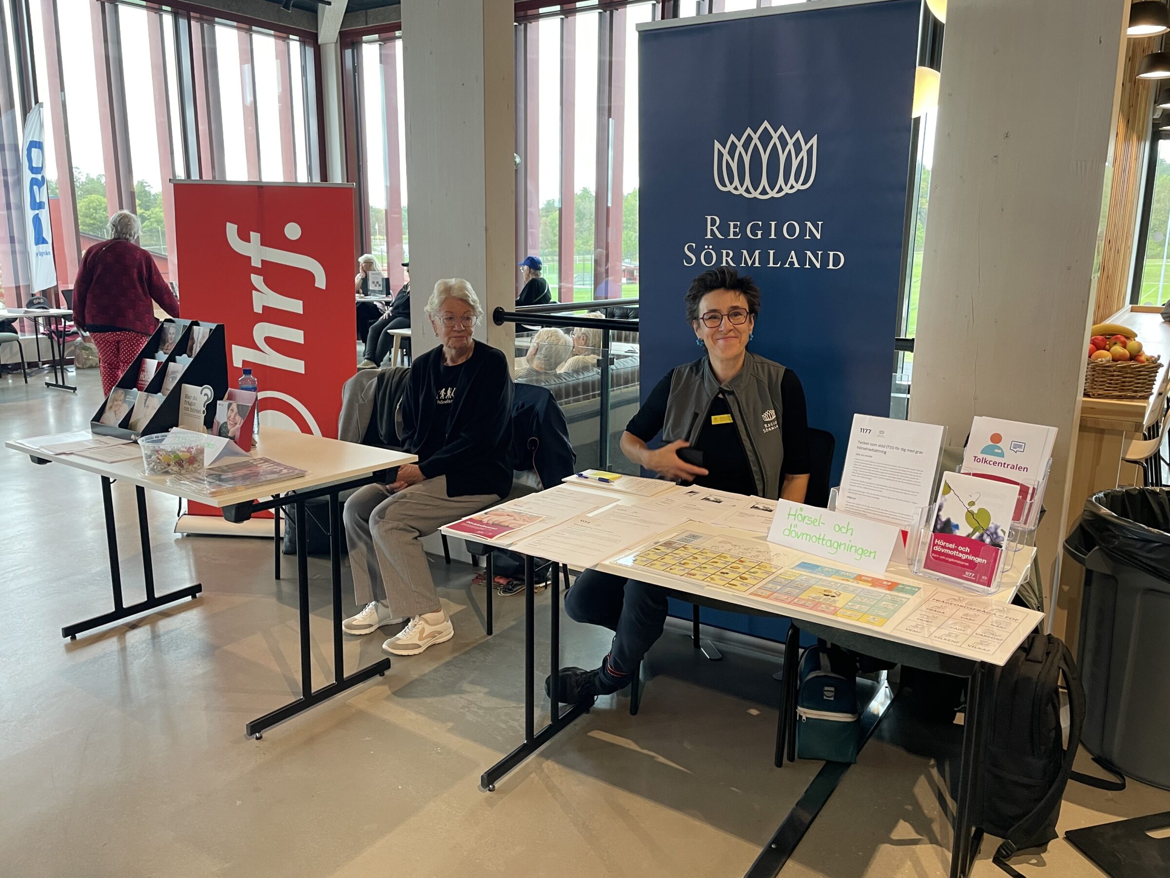 Vi presenterade HRF och fick sällskap av Hörsel-och dövmottagningen